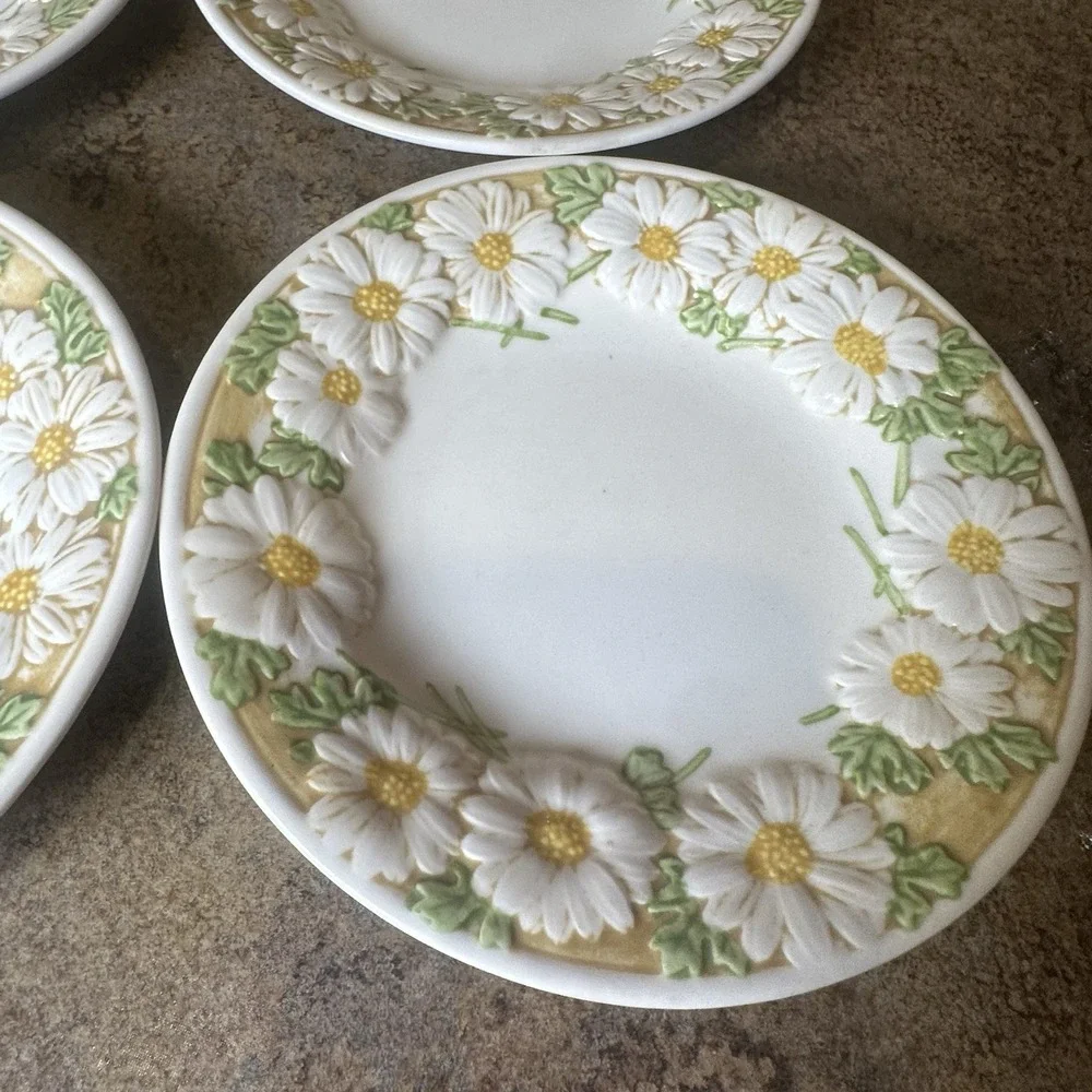 Vintage 1960's Poppytrail Metlox Sculptured Daisy Bread Plates Set Of 4 USA
